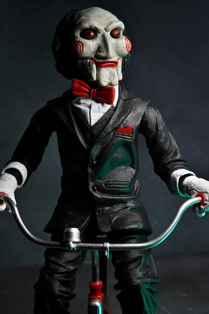 Saw actiefiguur – Billy met driewieler en geluid 30 cm 9