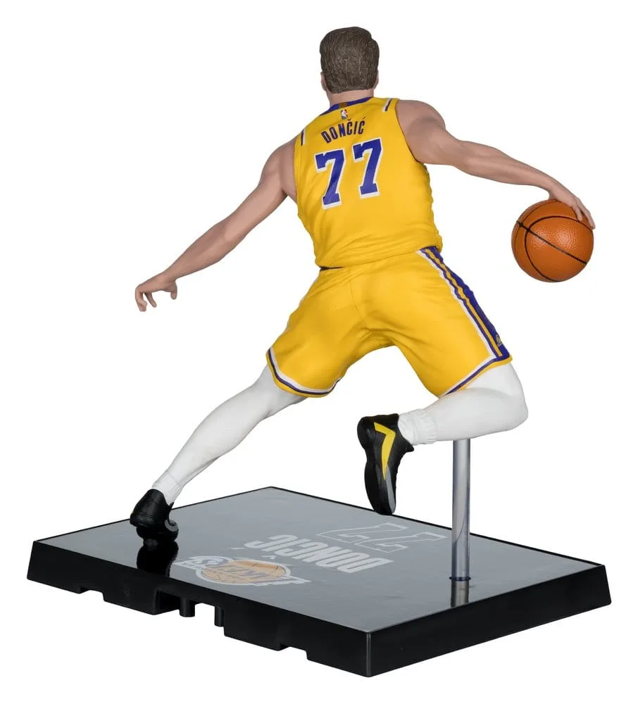 NBA Posed Figure – Luka Doncic LA Lakers 15 cm 4