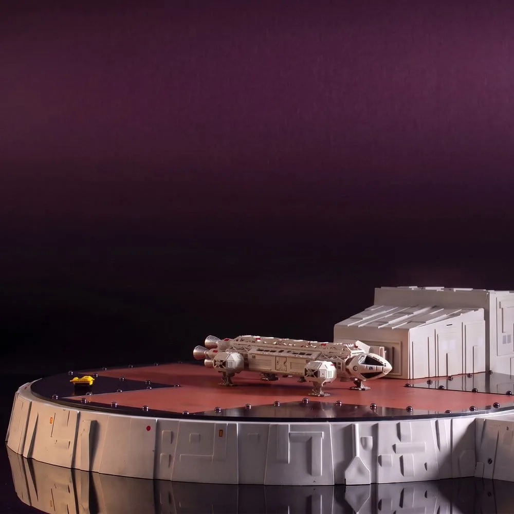 Space 1999 speelset – Landingsplatform en Eagle Transporter 46 cm 3