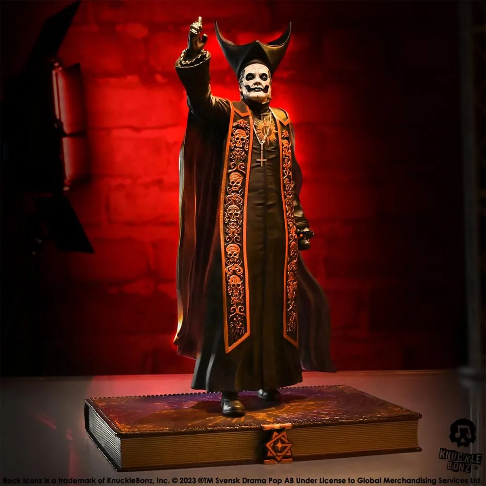 Ghost Beeld – Papa Emeritus IV Zwart gewaad 1/9 22 cm 3