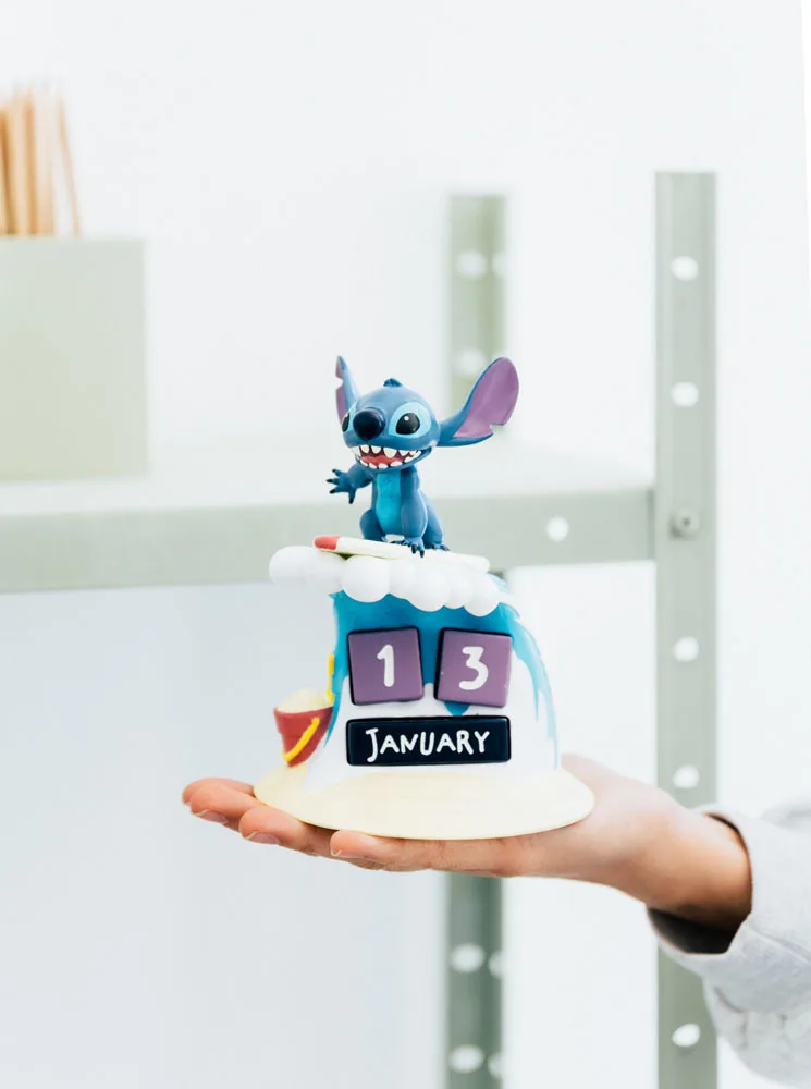 Lilo & Stitch Perpetual Calendar – Surfer 14 x 18 x 19 cm 6