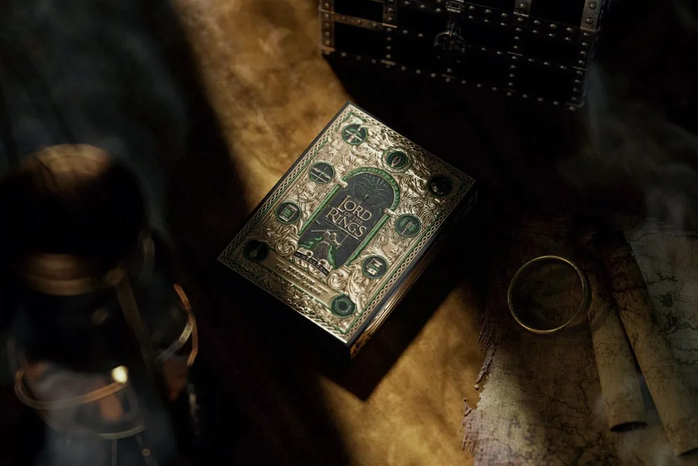 Lord of the Rings Spielkarten – Premium-Box mit 4 Kartendecks 6
