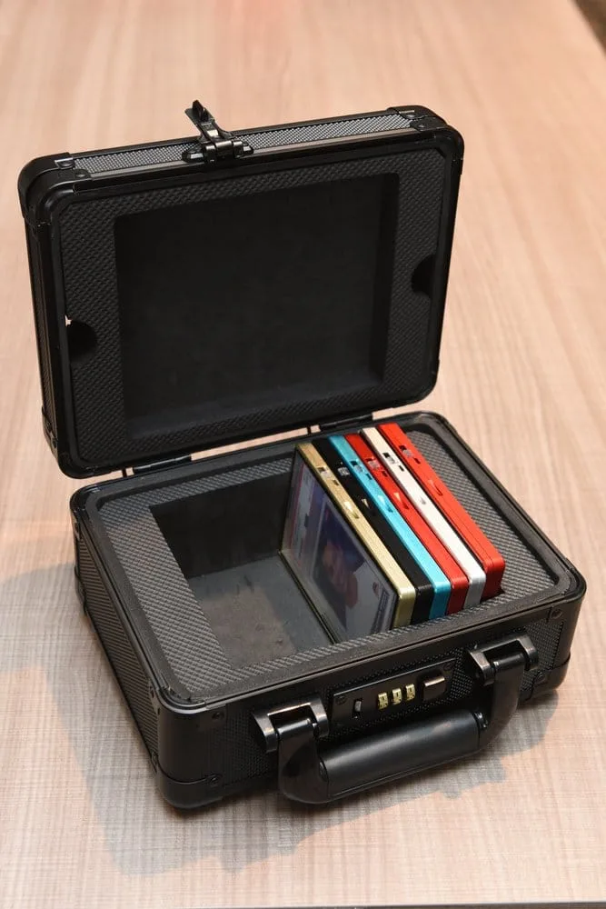 Evoretro Graded Card Carry Case – Black Display Window 9