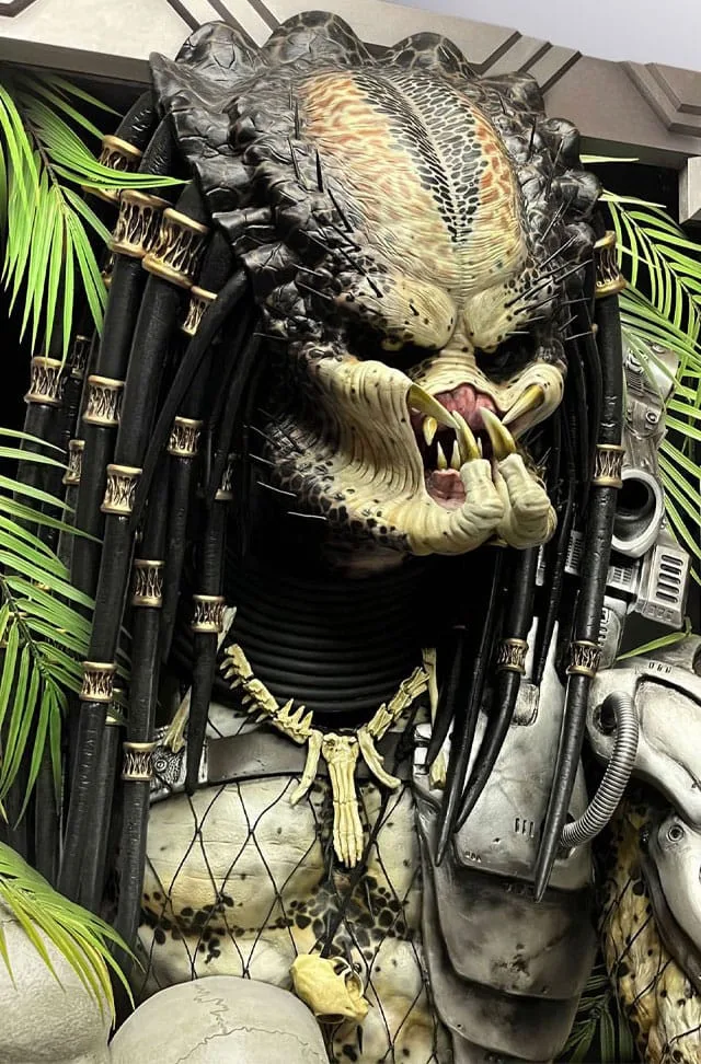 Predator Wandskulptur – Lebensgroß 45 x 81 x 94 cm 5