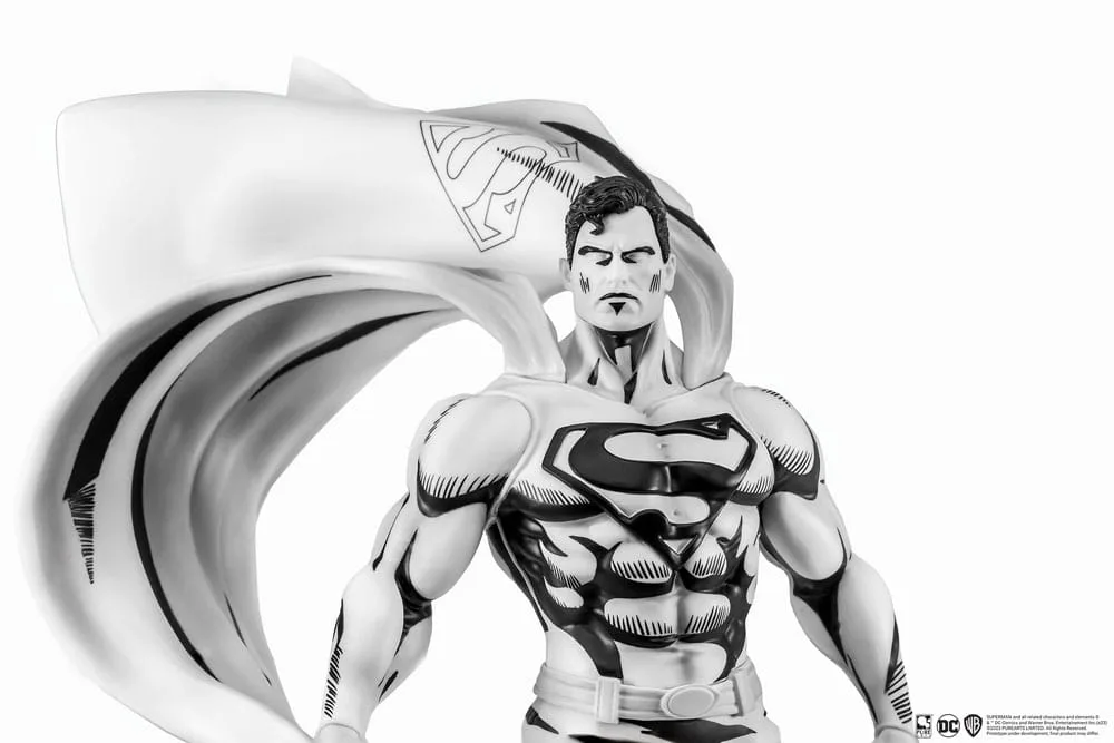 Man of Steel Statue – Superman Schwarz-Weiß 1:8 7