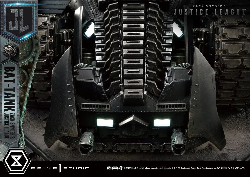 Zack Snyder’s Justice League Diorama – Bat-Tank 36 cm 17
