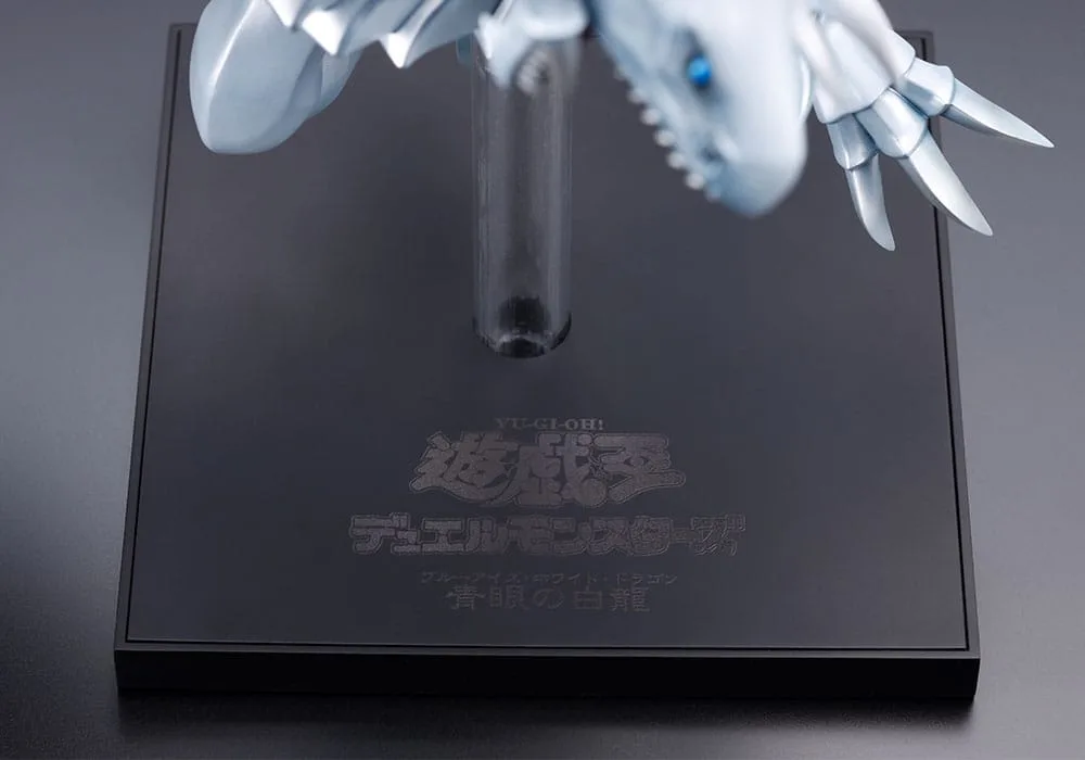 Yu-Gi-Oh Statue – Blue-Eyes White Dragon 25 cm 9