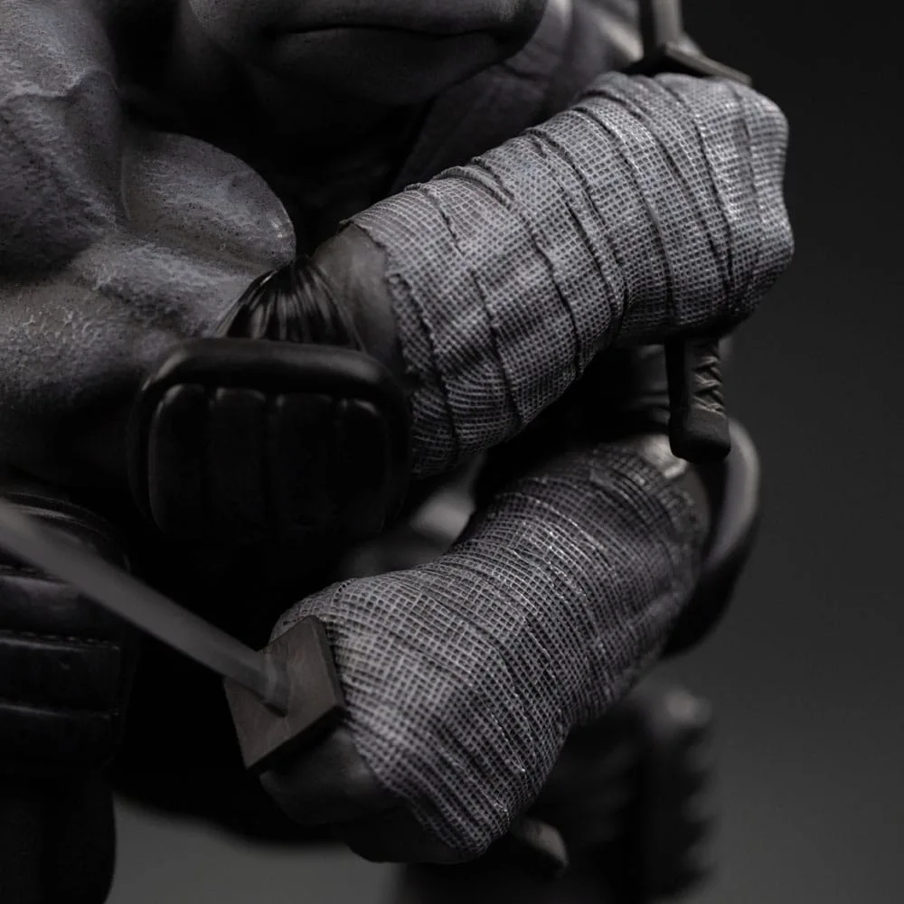TMNT Statue – Leonardo Black and White Variant 26 cm 5