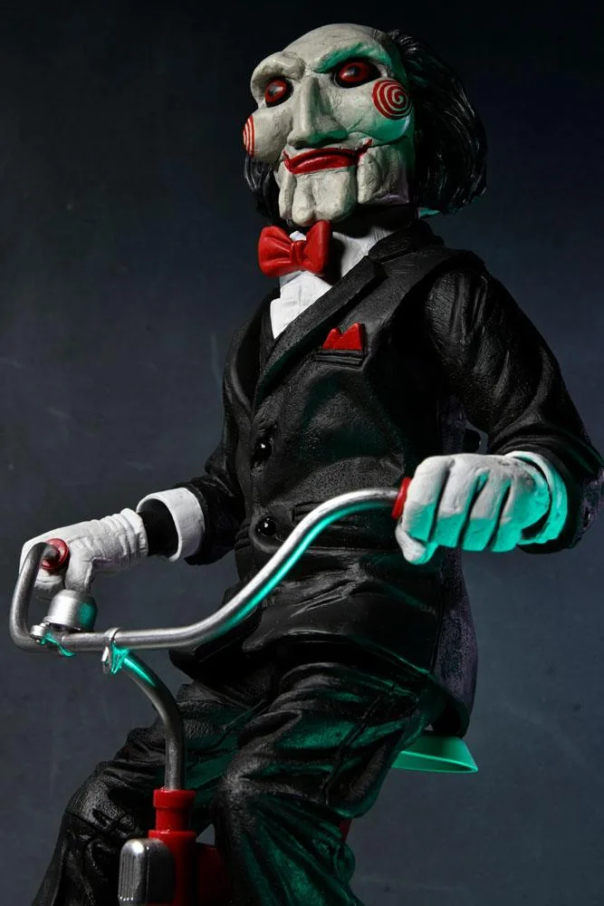 Saw actiefiguur – Billy met driewieler en geluid 30 cm 11