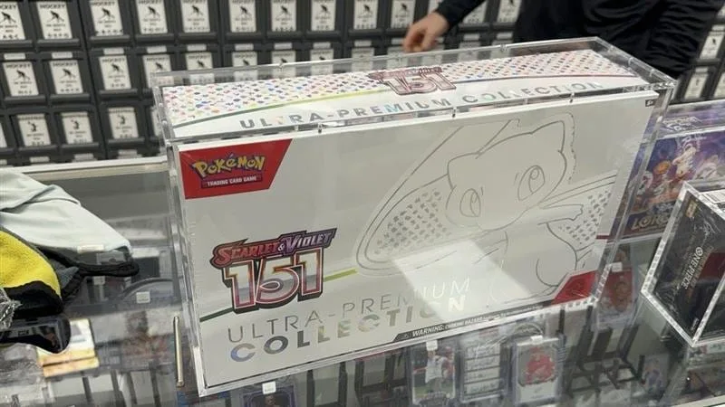 Pokémon Acrylic Display Case – Evoretro UPC 23.3 x 38.8 x 10.2 cm 4