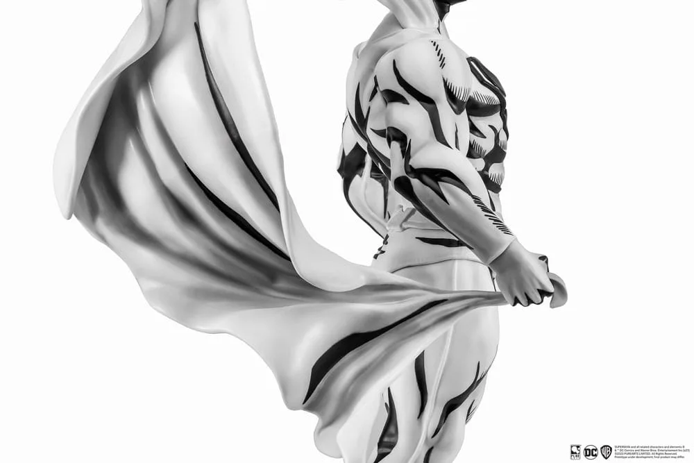 Man of Steel Statue – Superman Schwarz-Weiß 1:8 9