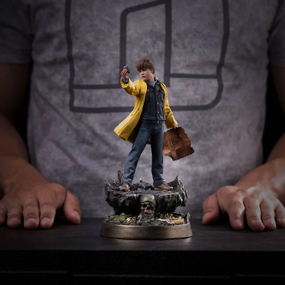 The Goonies Statue – Mikey Walsh 40th Anniversary 1/10 21 cm 11