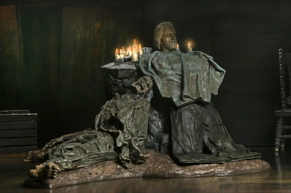 Friday the 13th The Game Diorama – Pamela Shrine 2