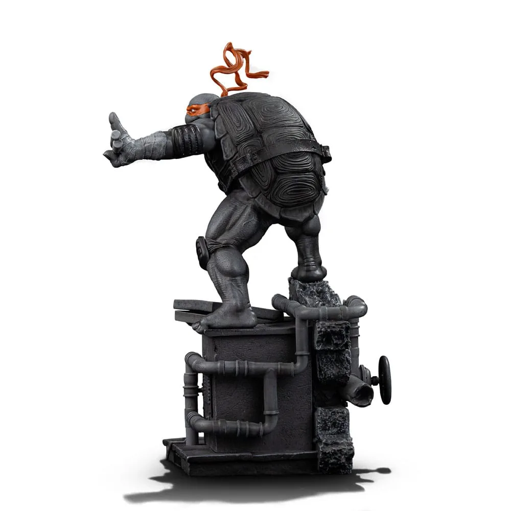 TMNT Statue – Michelangelo Black and White 1/10 Scale 26 cm 3